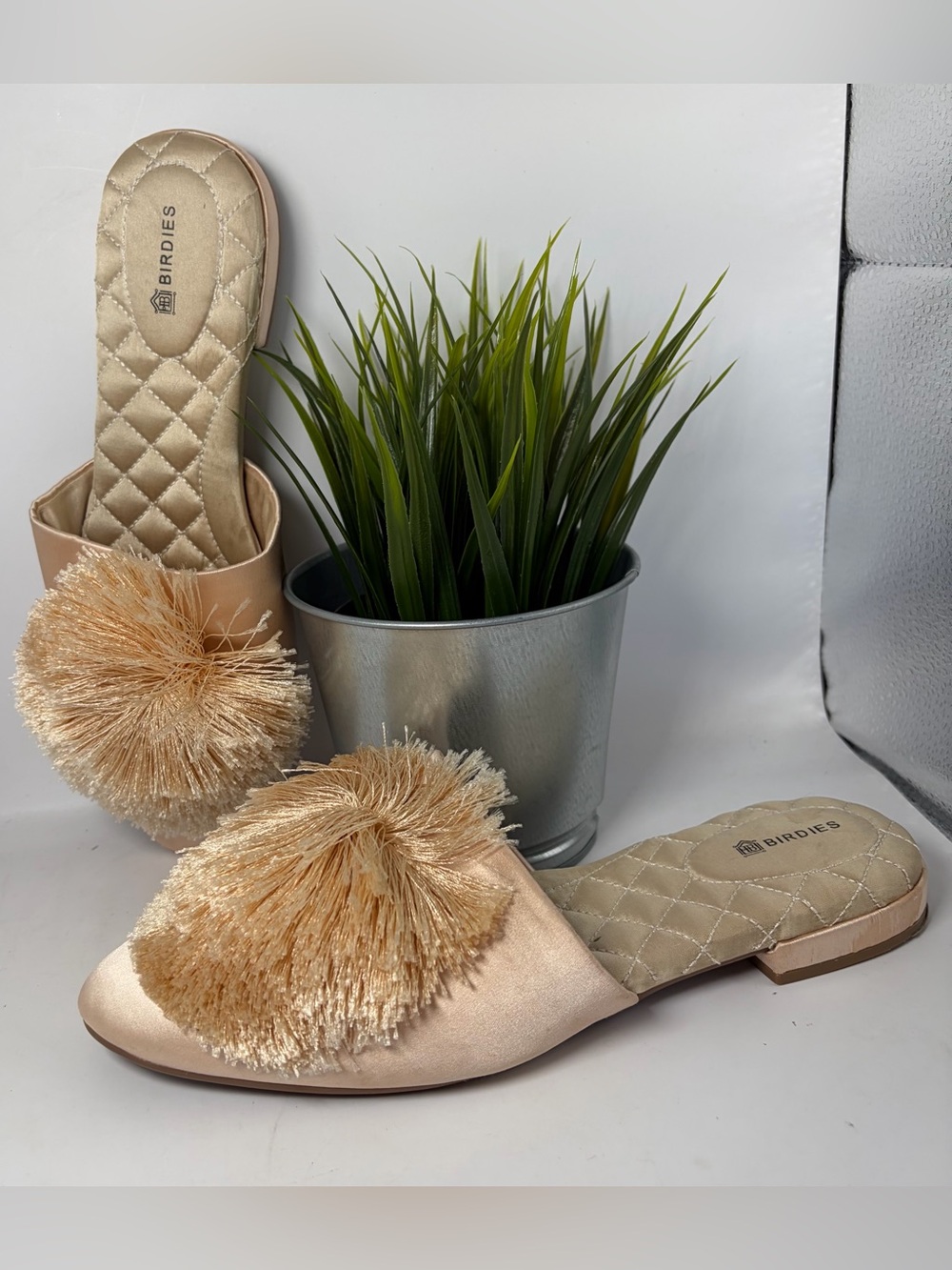 Birdies The Songbird Quilted Pom-Pom Pointed Toe Slippers Apricot/Cream Size 7.5
